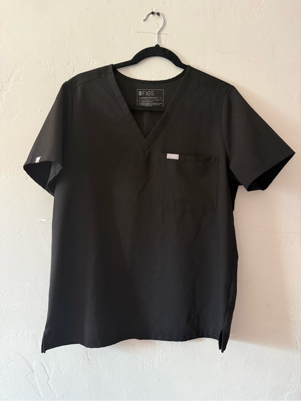 FIGS Catarina Black V-Neck One Pocket Scrub Top